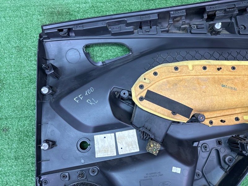 Обшивка двери Ford focus 3 2012 CB8