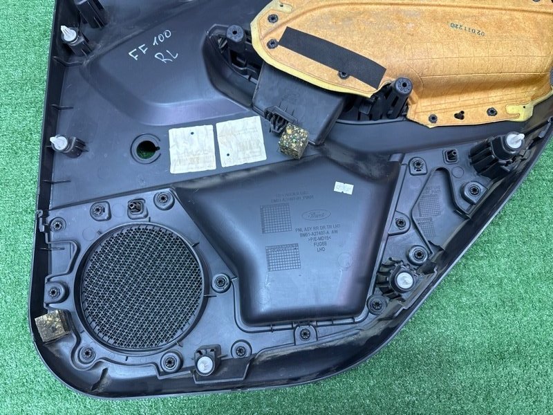 Обшивка двери Ford focus 3 2012 CB8