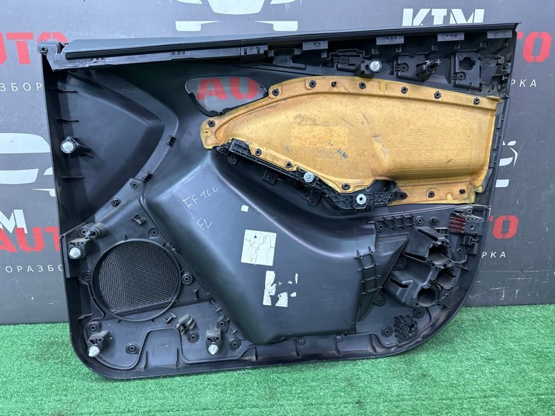 Обшивка двери Ford focus 3 2012 CB8