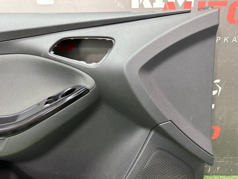 Обшивка двери Ford focus 3 2012 CB8