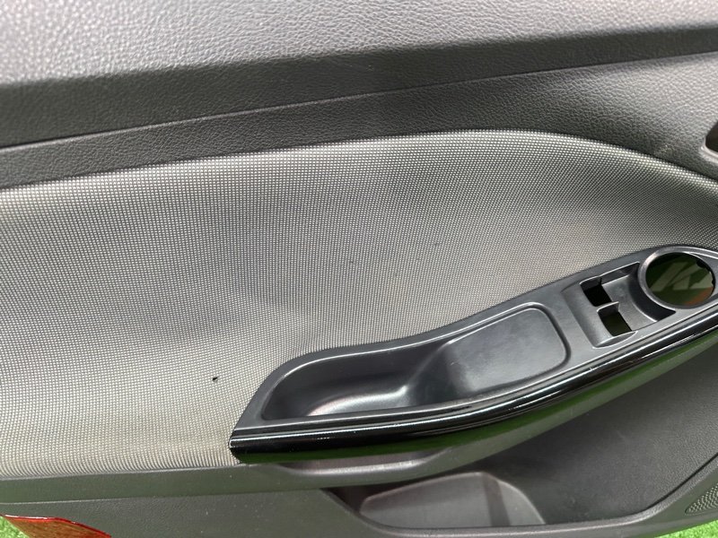 Обшивка двери Ford focus 3 2012 CB8