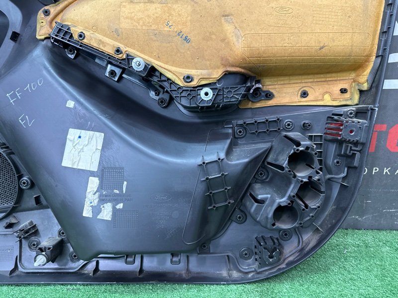 Обшивка двери Ford focus 3 2012 CB8
