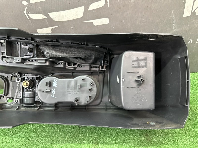 Центральная консоль(тоннель) МКПП Ford focus 3 2012 CB8