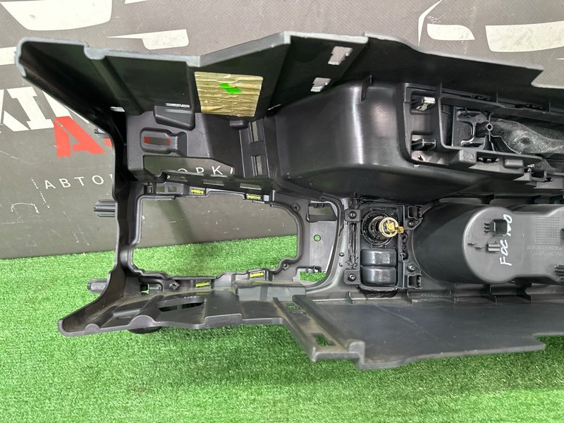Центральная консоль(тоннель) МКПП Ford focus 3 2012 CB8