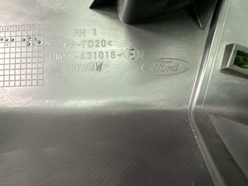 Накладка стойки нижняя Ford focus 3 2012 CB8