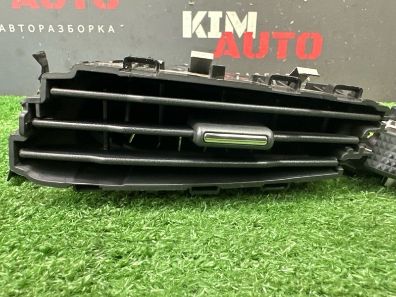 Дефлектор отопителя центральный Ford focus 3 2012 CB8
