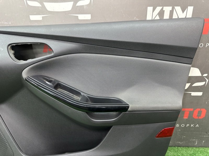 Обшивка двери Ford focus 3 2012 CB8