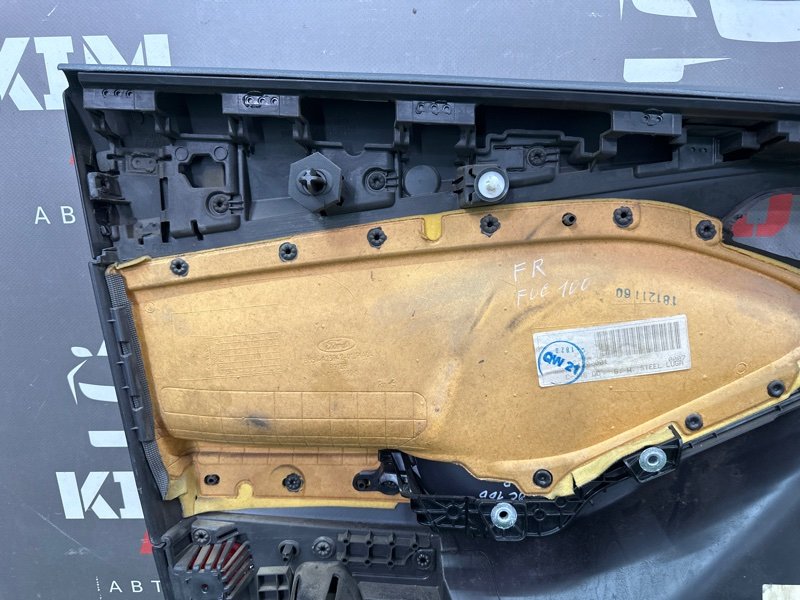 Обшивка двери Ford focus 3 2012 CB8