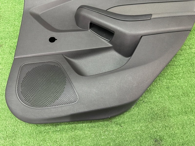 Обшивка двери Ford focus 3 2012 CB8