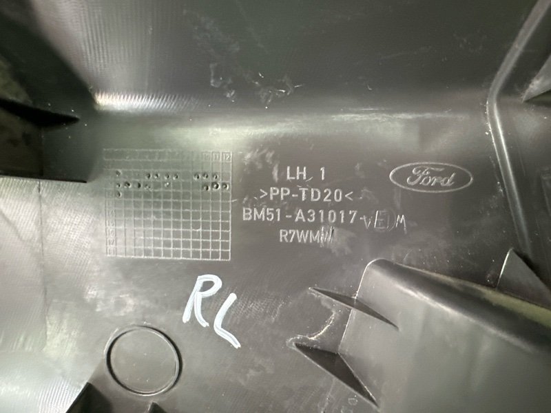 Накладка стойки кузова Ford focus 3 2012 CB8