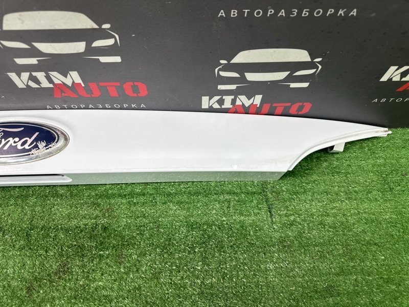 Молдинг крышки багажника Ford focus 3 2012 CB8