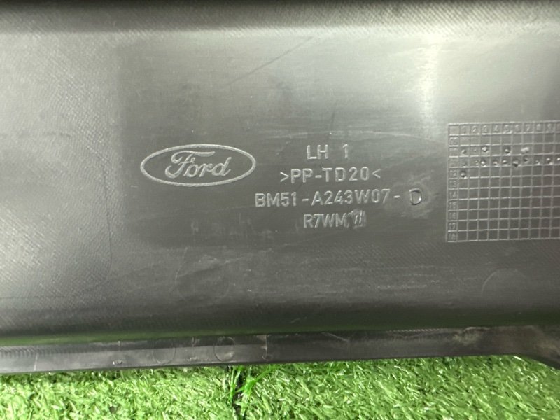Накладка центральной стойки нижняя Ford focus 3 2012 CB8