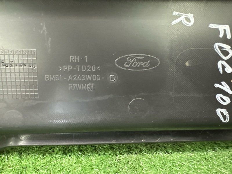 Накладка центральной стойки нижняя Ford focus 3 2012 CB8
