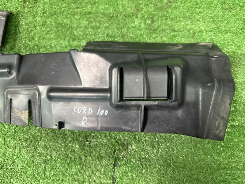 Дефлектор радиатора Ford focus 3 2012 CB8