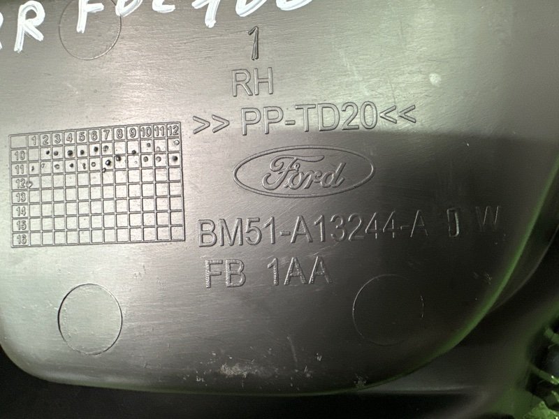 Накладка стойки нижняя Ford focus 3 2012 CB8