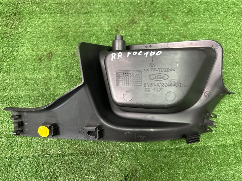 Накладка стойки нижняя Ford focus 3 2012 CB8