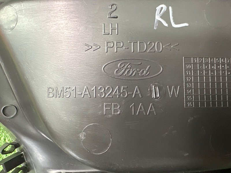 Накладка стойки нижняя Ford focus 3 2012 CB8