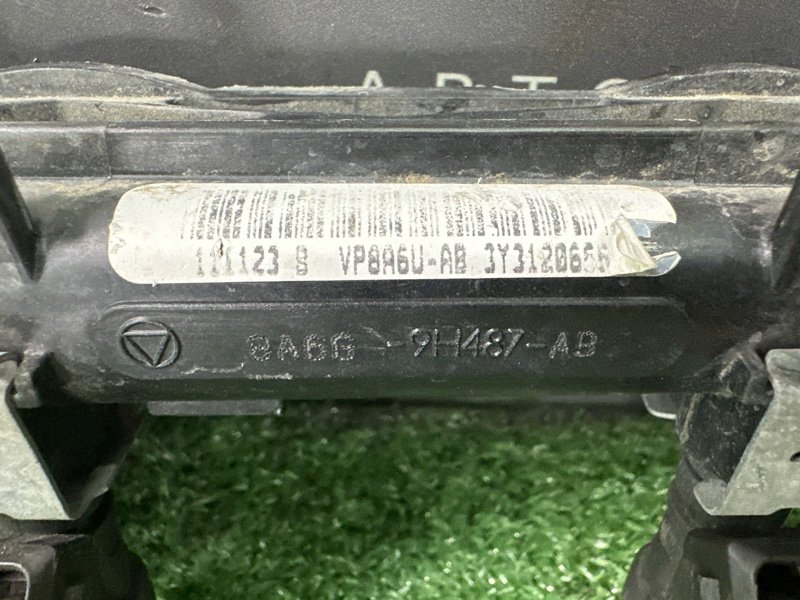 Топливная рейка с форсунками Ford focus 3 2012 CB8