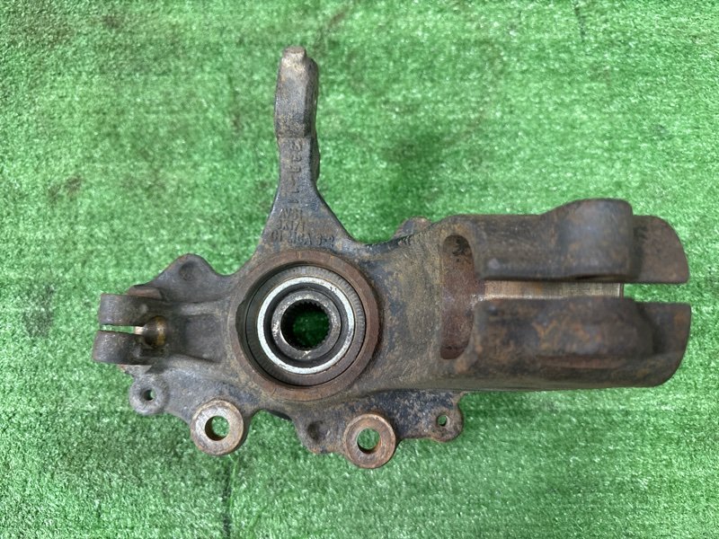 Кулак поворотный Ford focus 3 2012 CB8