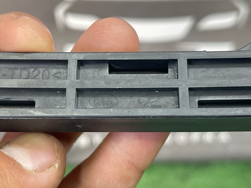 Направляющая стекла двери Kia Ceed 1 2010 ED