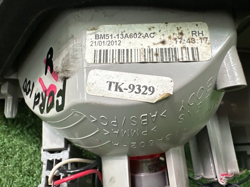 Фонарь в крышку багажника Ford focus 3 2012 CB8