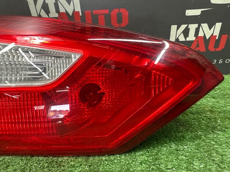 Фонарь в крышку багажника Ford focus 3 2012 CB8