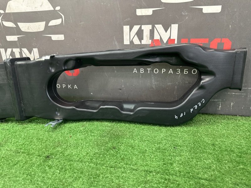 Воздуховод центральной консоли Kia Ceed 2 2012 JD