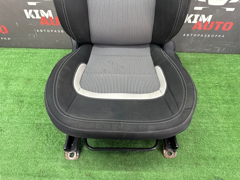 Сиденья передние комплект Kia Ceed 2 2012 JD