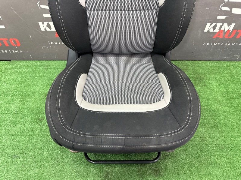 Сиденья передние комплект Kia Ceed 2 2012 JD