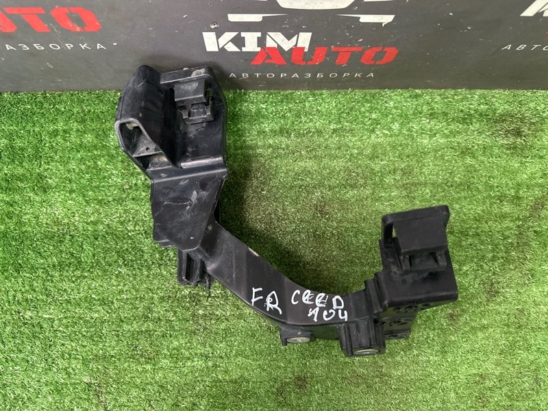 Кронштейн фары Kia Ceed 2 2012 JD
