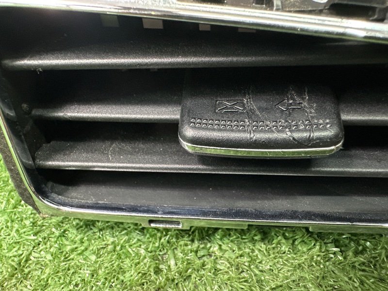 Дефлектор отопителя центральный Kia Ceed 2 2012 JD