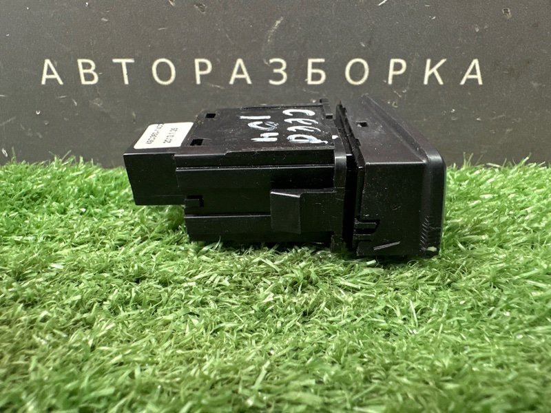 Кнопка аварийной сигнализации Kia Ceed 2 2012 JD
