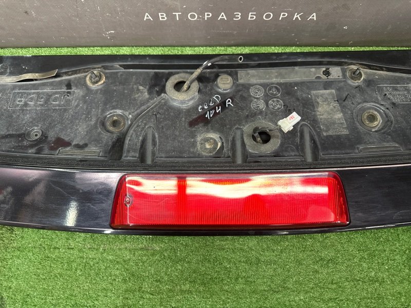 Спойлер крышки багажника с доп стоп сигналом Kia Ceed 2 2012 JD