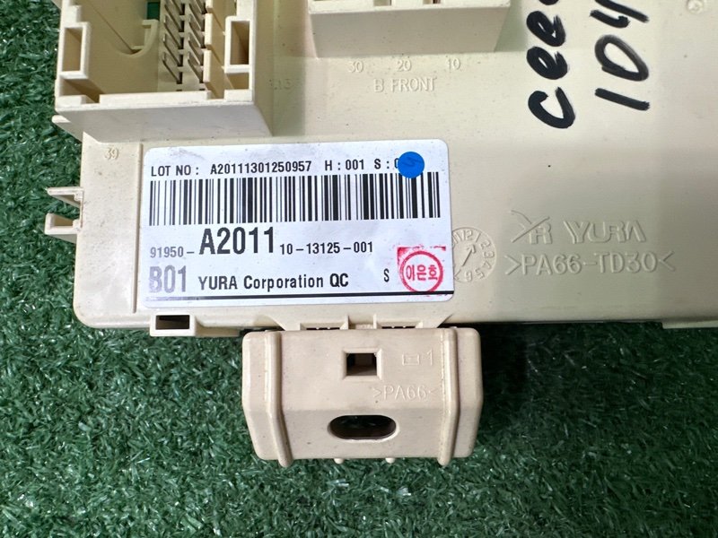 Блок предохранителей салонный Kia Ceed 2 2012 JD