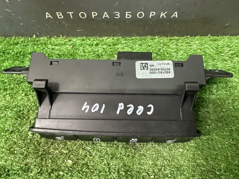 Блок кнопок центральной консоли Kia Ceed 2 2012 JD