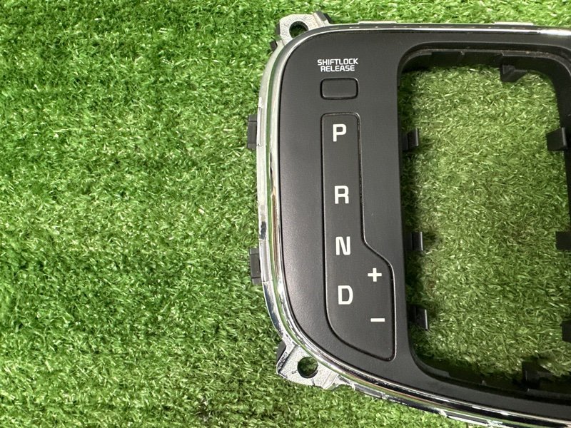 Накладка кулисы АКПП Kia Ceed 2 2012 JD