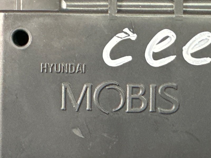 Блок управления стояночным тормозом Kia Ceed 2 2012 JD