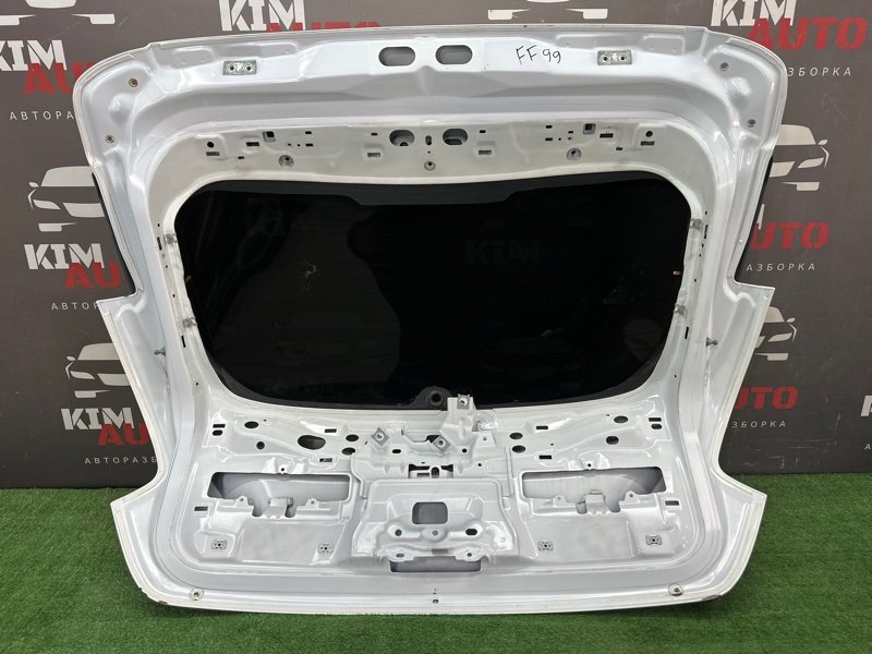 Крышка багажника Ford Focus 3 HB 2012 CB8