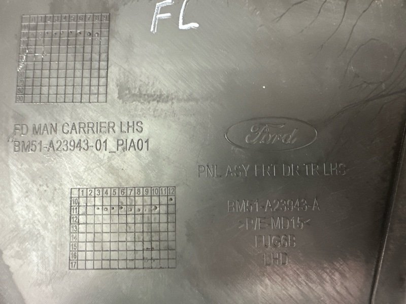 Обшивка двери Ford Focus 3 HB 2012 CB8