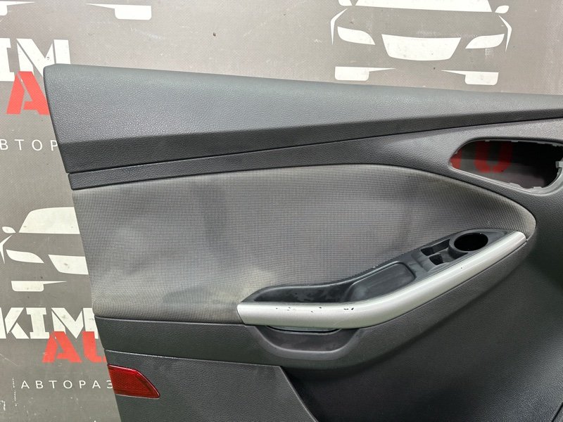 Обшивка двери Ford Focus 3 HB 2012 CB8