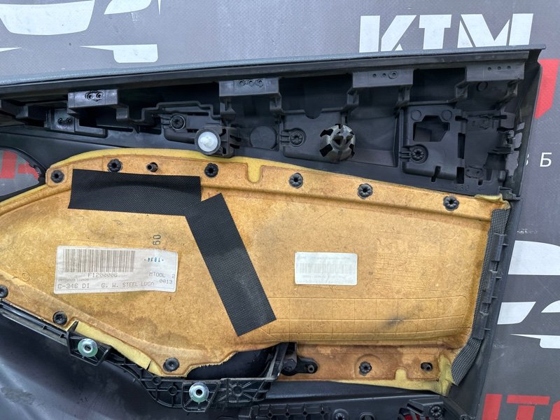 Обшивка двери Ford Focus 3 HB 2012 CB8