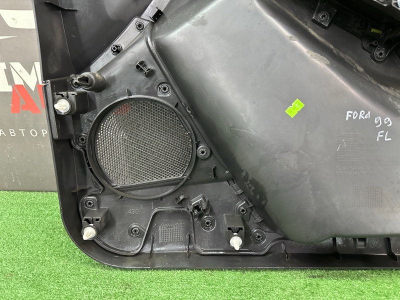 Обшивка двери Ford Focus 3 HB 2012 CB8