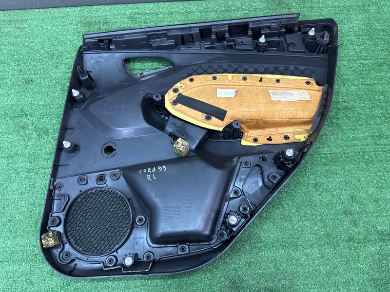 Обшивка двери Ford Focus 3 HB 2012 CB8
