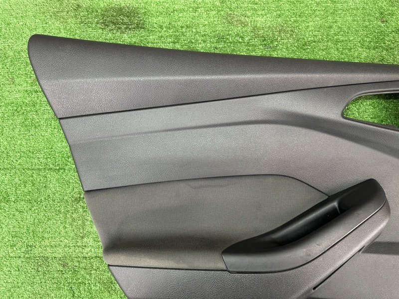 Обшивка двери Ford Focus 3 HB 2012 CB8