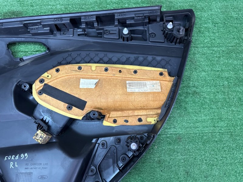 Обшивка двери Ford Focus 3 HB 2012 CB8