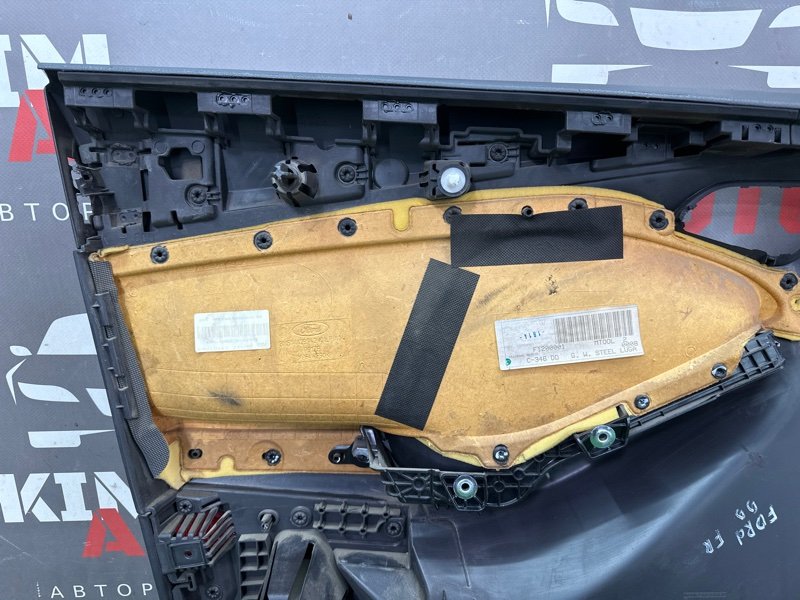 Обшивка двери Ford Focus 3 HB 2012 CB8