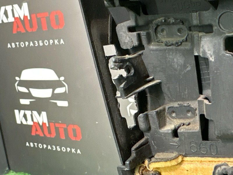 Обшивка двери Ford Focus 3 HB 2012 CB8