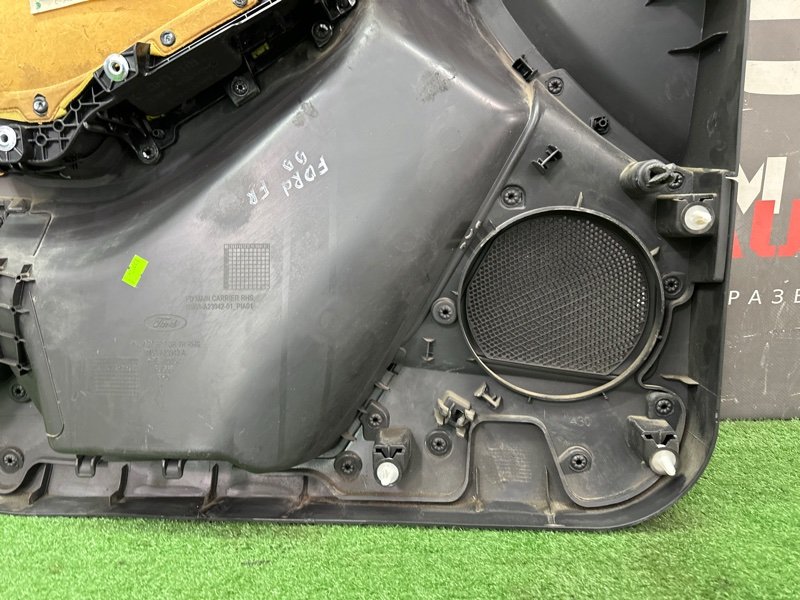 Обшивка двери Ford Focus 3 HB 2012 CB8