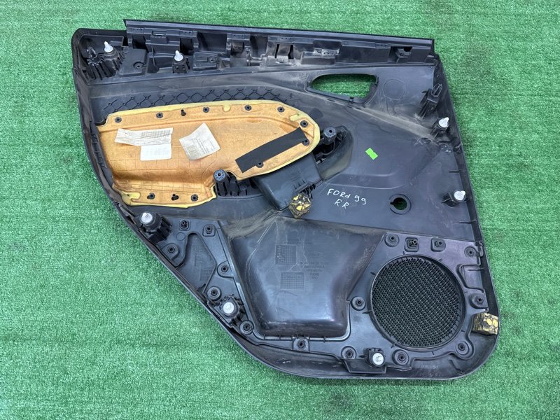 Обшивка двери Ford Focus 3 HB 2012 CB8