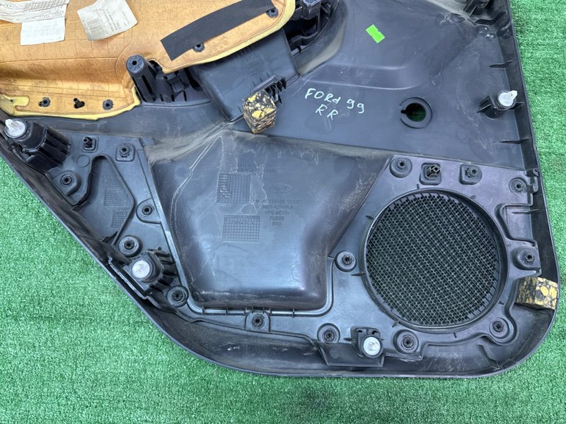 Обшивка двери Ford Focus 3 HB 2012 CB8